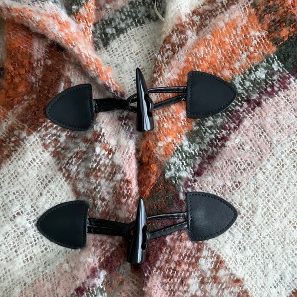 Fringe Shawl With Black Closure - Picture 3 of 6